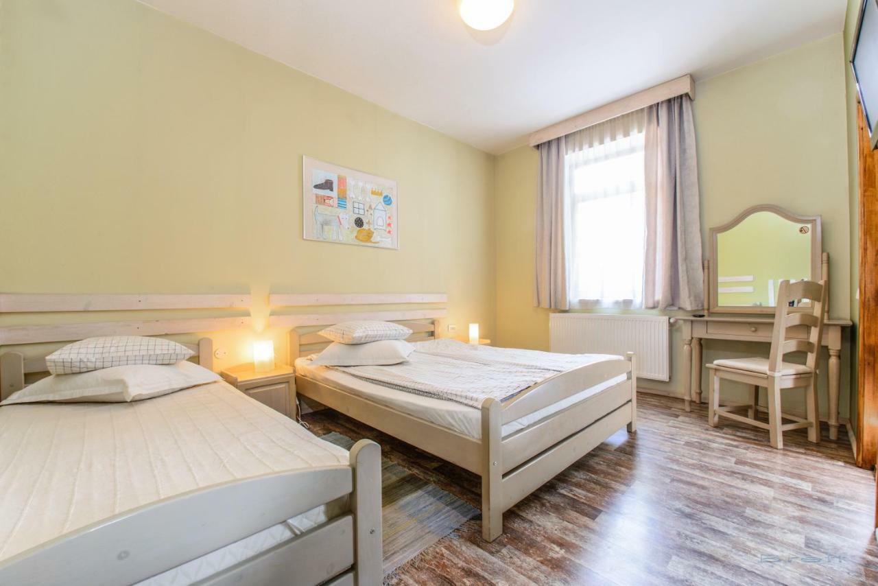 Mango Rooms Braşov Extérieur photo